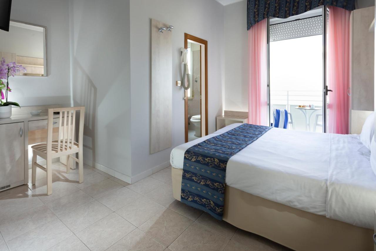 Hotel Vela D'Oro ริมินี ภายนอก รูปภาพ