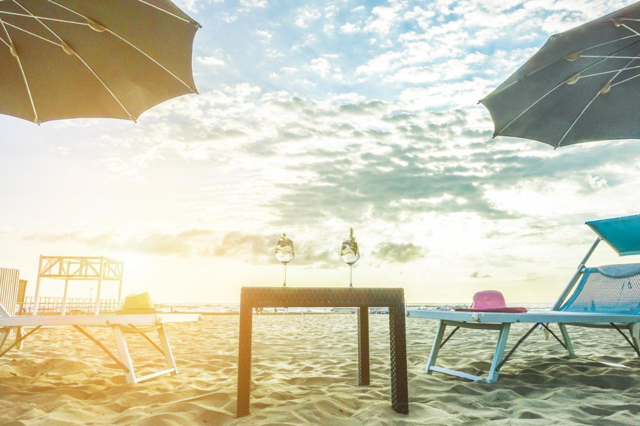 Hotel Vela D'Oro ริมินี ภายนอก รูปภาพ