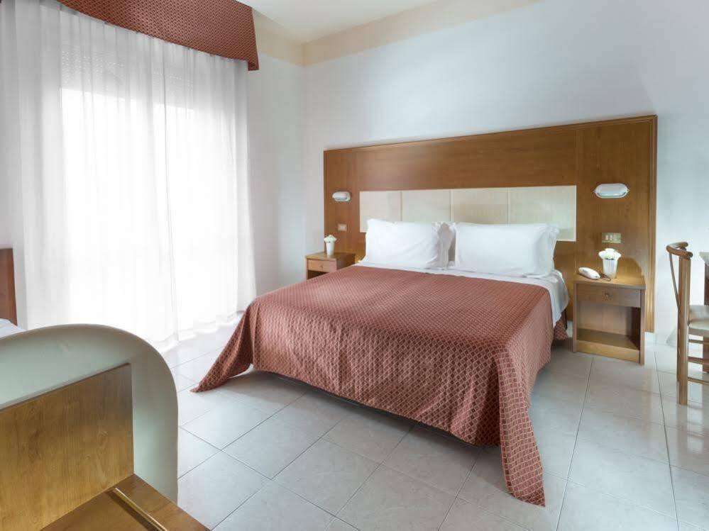 Hotel Vela D'Oro ริมินี ภายนอก รูปภาพ